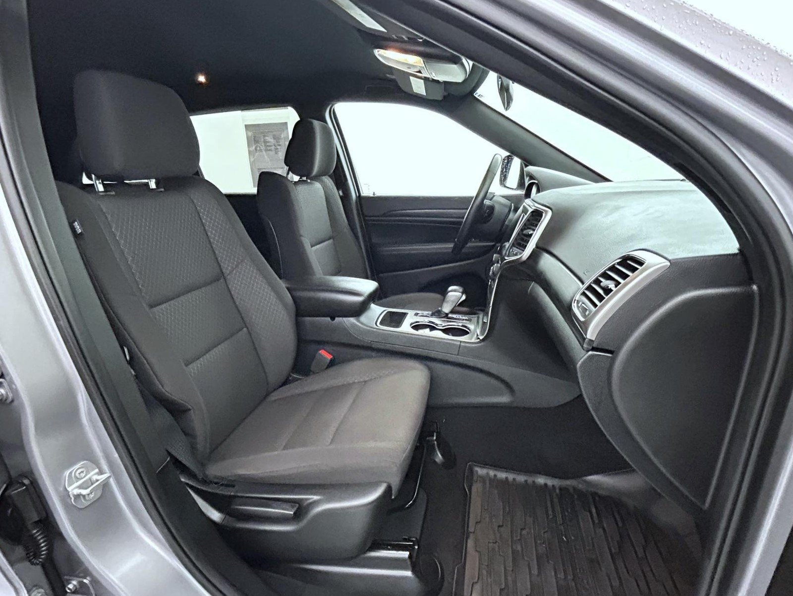 Used 2019 Jeep Grand Cherokee Laredo AWD/4WD image 15