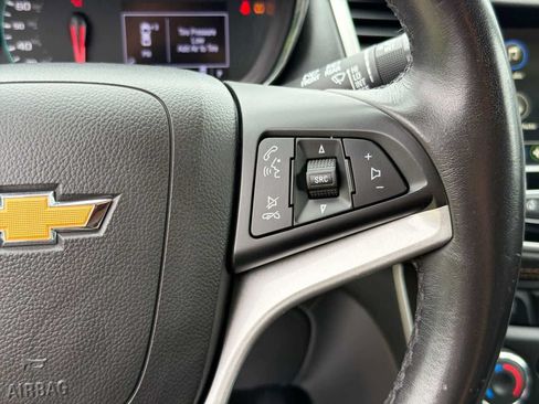Used 2019 Chevrolet Trax LT w/ LT Convenience Package FWD image 21