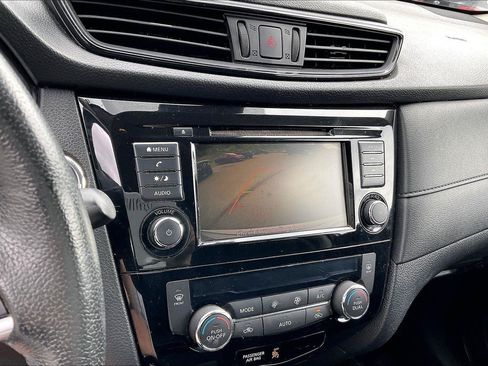 Used 2020 Nissan Rogue SV FWD image 21