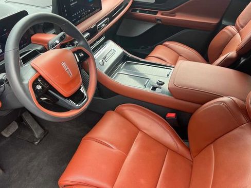 Used 2025 Lincoln Aviator Reserve w/ Equipment Group 201A image 4