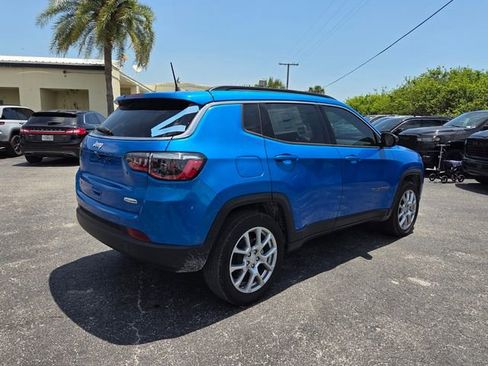 Used 2024 Jeep Compass Latitude AWD/4WD image 11