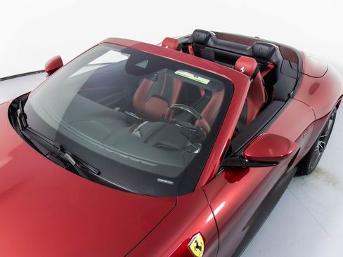 Certified 2025 Ferrari Roma Spider RWD image 33