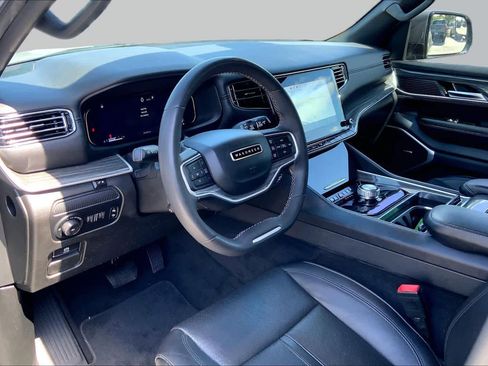 Used 2022 Jeep Wagoneer Series II RWD image 15