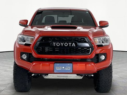 Used 2017 Toyota Tacoma TRD Sport w/ Tow Package (A/T) AWD/4WD image 2