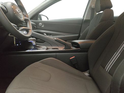 Used 2025 Hyundai Elantra SE w/ Cargo Package FWD image 17