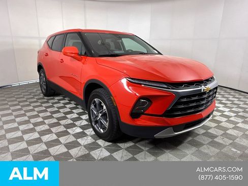 Used 2025 Chevrolet Blazer LT FWD image 4