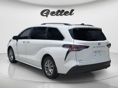 Certified 2026 Toyota Sienna XLE FWD image 7