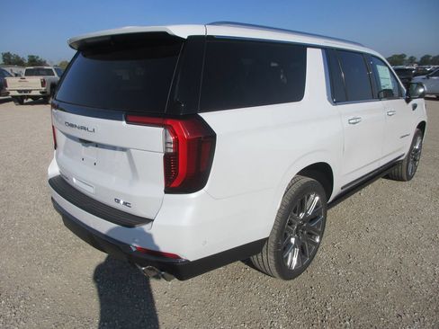 New 2026 GMC Yukon XL Denali Ultimate AWD/4WD image 4