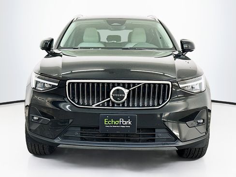 Used 2023 Volvo XC40 B5 Ultimate image 2