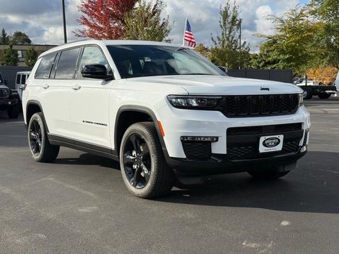 Used 2025 Jeep Grand Cherokee L Limited w/ Black Appearance Package AWD/4WD image 12
