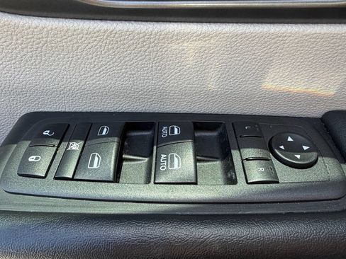 Used 2022 Chrysler Pacifica Touring-L FWD image 24
