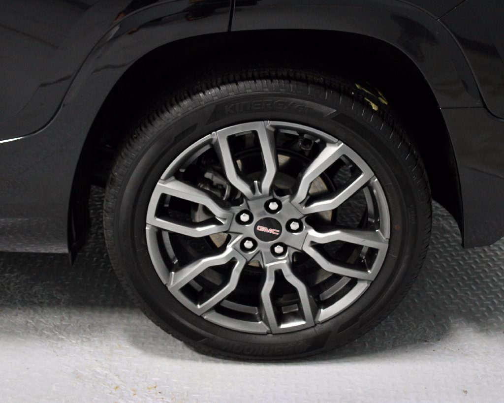 Used 2024 GMC Terrain Denali w/ Black Diamond Edition AWD/4WD image 18