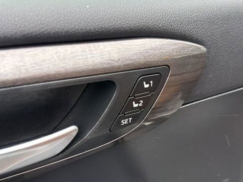 Used 2023 Toyota Highlander Platinum image 23