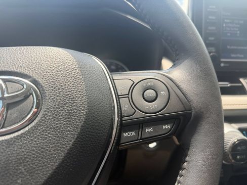 Used 2022 Toyota RAV4 XLE Premium AWD/4WD image 23