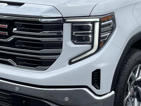 Used 2023 GMC Sierra 1500 SLT w/ SLT Premium Package AWD/4WD image 12