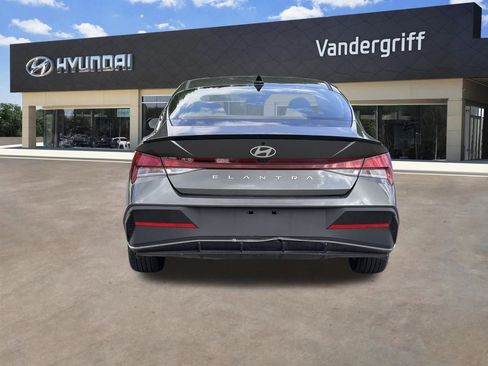 Used 2026 Hyundai Elantra Sport image 13