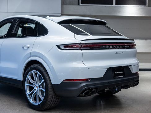 New 2025 Porsche Cayenne Coupe image 28