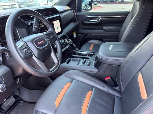 Used 2025 GMC Sierra 2500 AT4 w/ AT4 Premium Plus Package AWD/4WD image 11