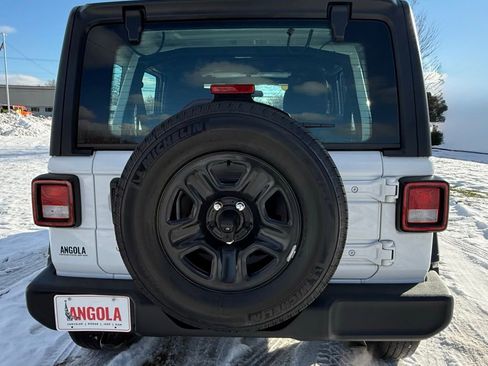 Used 2021 Jeep Wrangler Unlimited Sport image 4