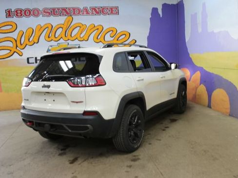 Used 2019 Jeep Cherokee Trailhawk AWD/4WD image 5