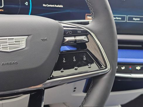 New 2026 Cadillac Optiq Luxury 1 image 32