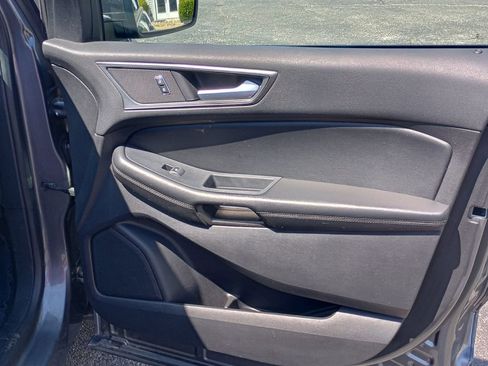 Used 2021 Ford Edge SE image 21