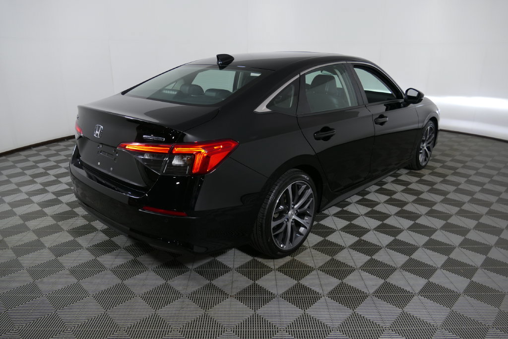 Used 2022 Honda Civic Touring image 3