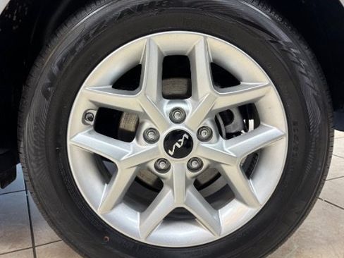 Used 2025 Kia Soul LX w/ LX Technology Package FWD image 18