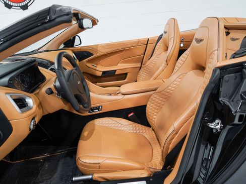 Used 2017 Aston Martin Vanquish Volante RWD image 9