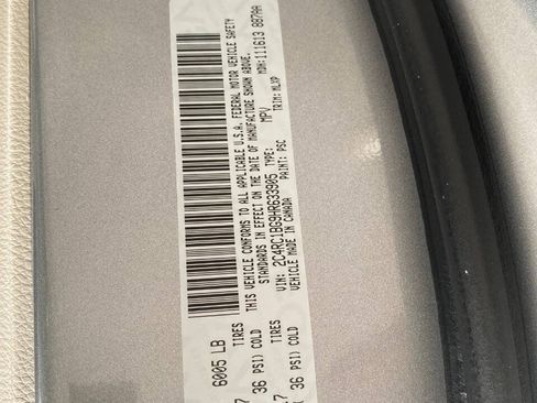 Used 2017 Chrysler Pacifica Touring-L FWD image 61