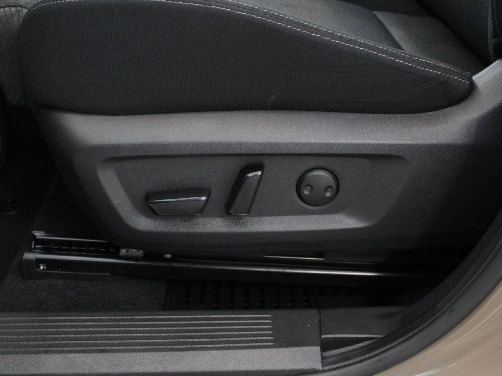 Used 2024 Nissan Rogue SV FWD image 12