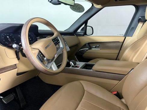 Used 2025 Land Rover Range Rover SE AWD/4WD image 6