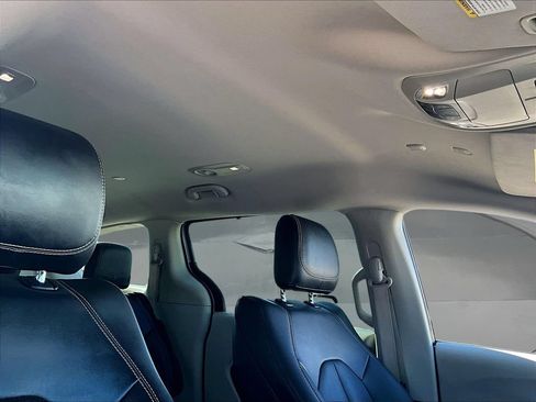 Used 2024 Chrysler Pacifica Touring-L FWD image 30