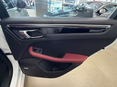 Used 2024 Porsche Macan Turbo AWD/4WD image 30