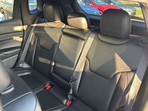 Used 2025 Jeep Compass Trailhawk AWD/4WD image 30