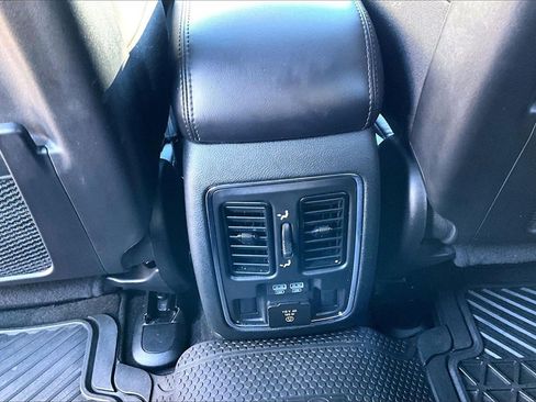 Certified 2022 Jeep Grand Cherokee Limited image 17