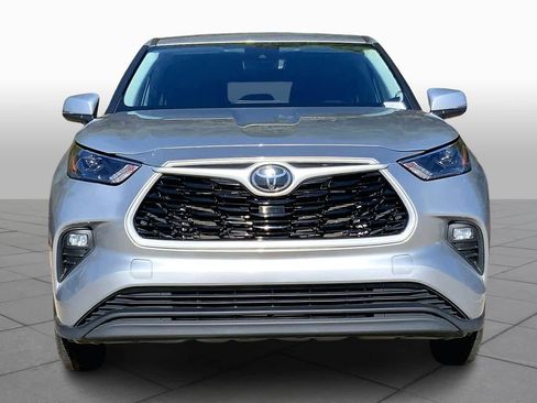 Used 2023 Toyota Highlander LE image 4