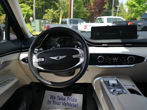 Used 2022 Genesis GV70 2.5T w/ Advanced Package AWD/4WD image 10