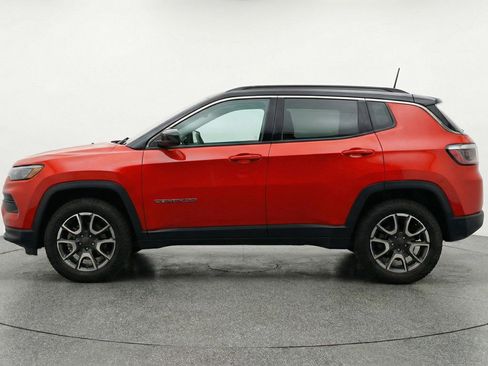 Used 2025 Jeep Compass Trailhawk AWD/4WD image 5