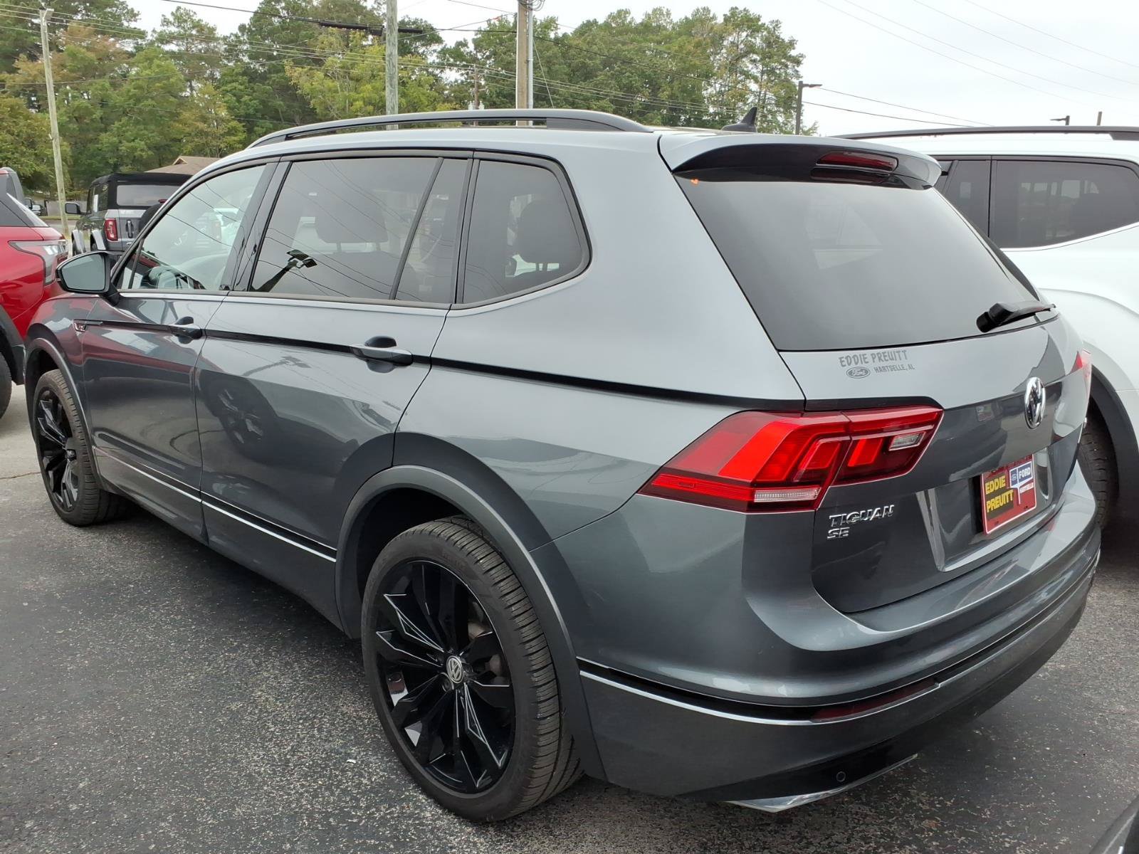 Used 2021 Volkswagen Tiguan SE R-Line AWD/4WD image 2