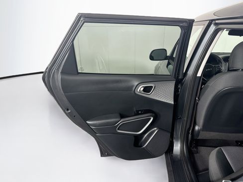 Used 2025 Kia Soul LX w/ LX Technology Package FWD image 26