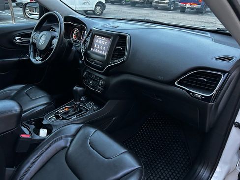 Used 2019 Jeep Cherokee Latitude Plus image 9