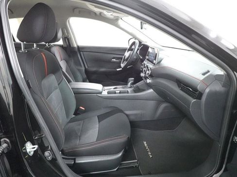 Used 2025 Nissan Sentra SR FWD image 28