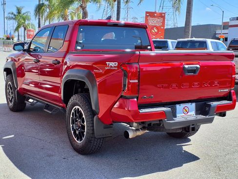 Certified 2025 Toyota Tacoma TRD Off-Road AWD/4WD image 4