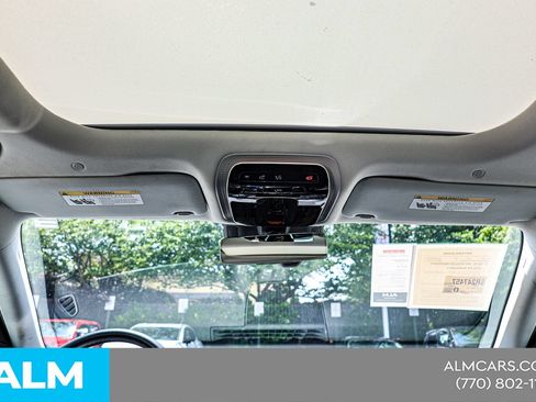 Used 2025 Mercedes-Benz C 300 Sedan image 40