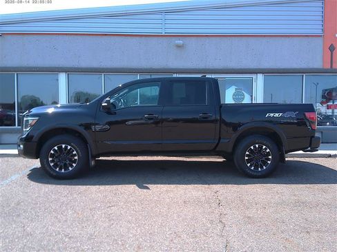 Used 2022 Nissan Titan PRO-4X w/ Pro-4x Convenience Package AWD/4WD image 28