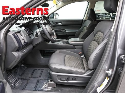 Used 2022 Nissan Pathfinder SV AWD/4WD image 13