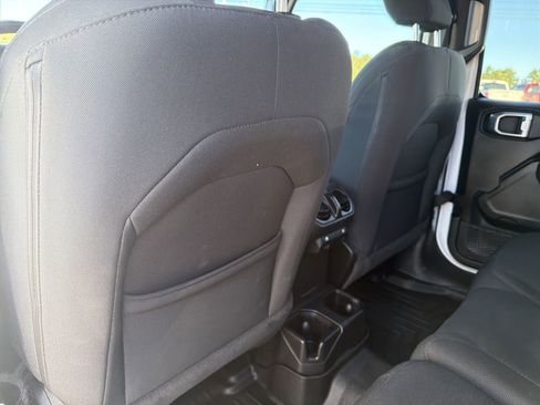 Used 2022 Jeep Wrangler Unlimited Sport image 17