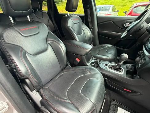 Used 2017 Jeep Cherokee Trailhawk AWD/4WD image 21