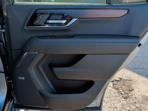New 2026 GMC Yukon Denali w/ Denali Reserve Package AWD/4WD image 39